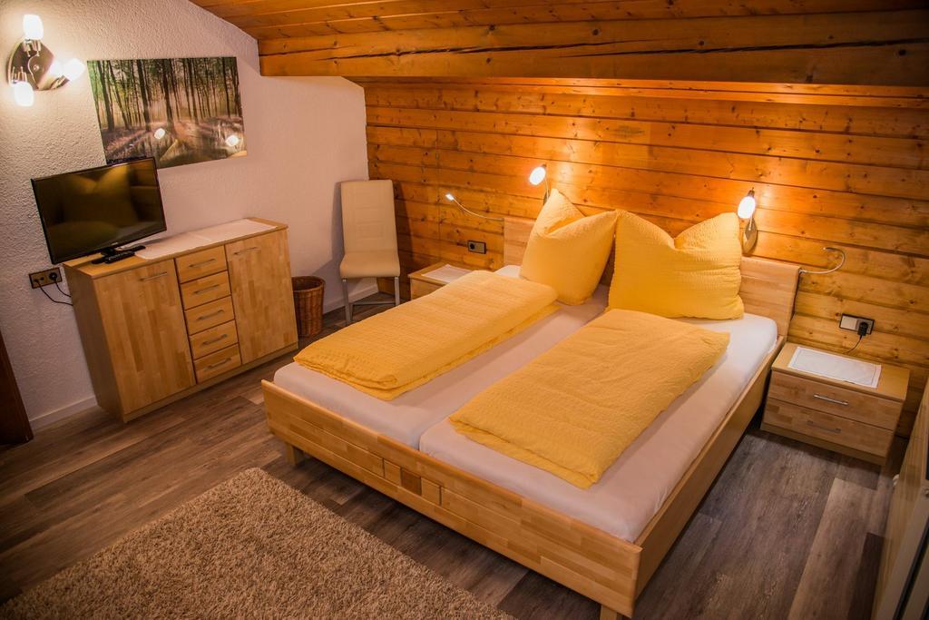 Gasthaus Glockle Apartamento Damuels Exterior foto
