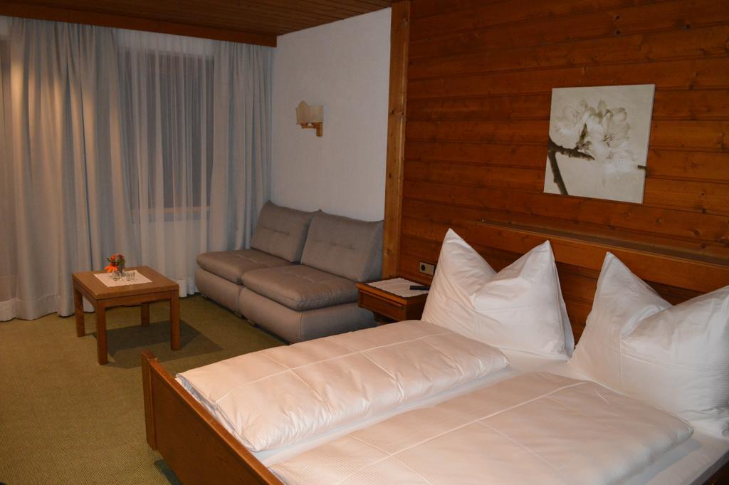 Gasthaus Glockle Apartamento Damuels Exterior foto
